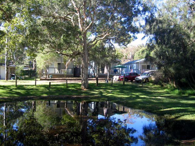 Jimmy's Beach Caravan Park - Hawks Nest NSW: Cottage accommodation ideal for 