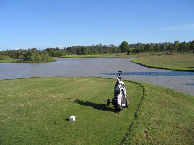 Heritage Green Residential Golf Course - Rutherford: Fairway view Hole 4 - the green is directly across the water
