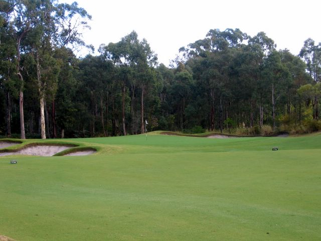 Le Meilleur Horizons Golf Resort - Salamander Bay: Approach to the Green on Hole 6