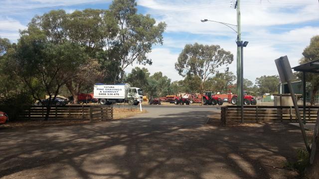 Huntly Lions Park - Huntly: Access road to the rest area.