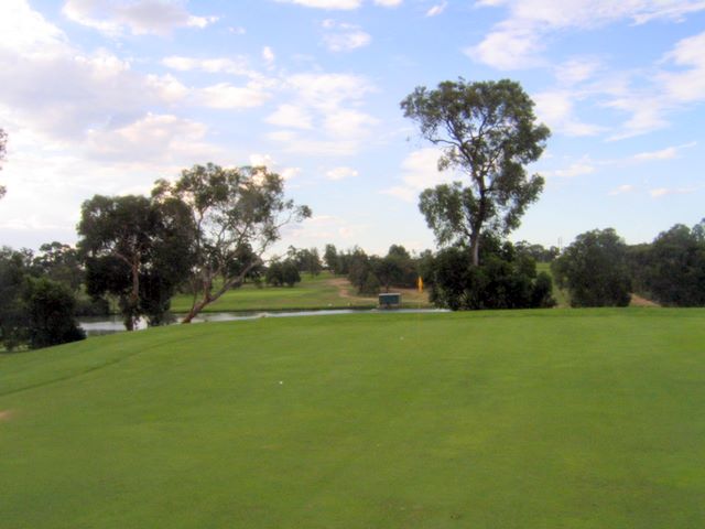 Kurri Golf Club - Kurri Kurri: Green on Hole 5