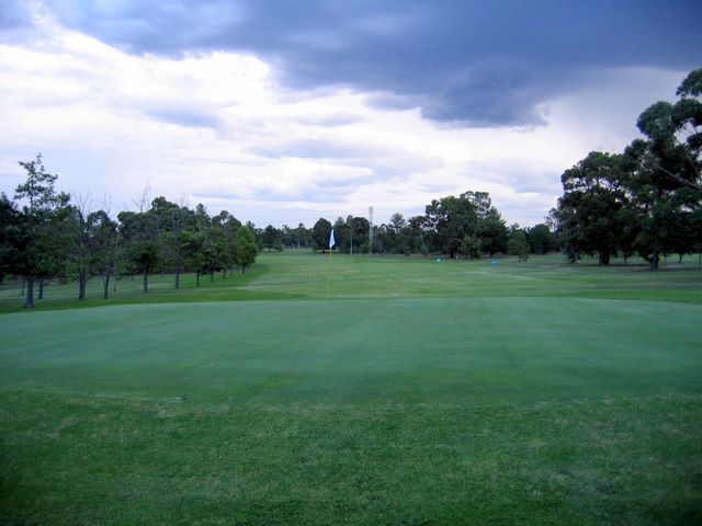 Kurri Golf Club - Kurri Kurri: Green on Hole 9 looking back along fairway