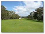Kyneton Golf Club - Kyneton: Green on Hole 1 looking back along the fairway.