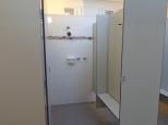 Eastern Beach Holiday Park - Lakes Entrance: Nice big showers at the amenities.