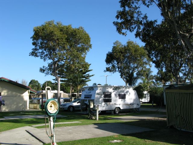 Echo Beach Tourist Park - Lakes Entrance: Powered sites for caravans