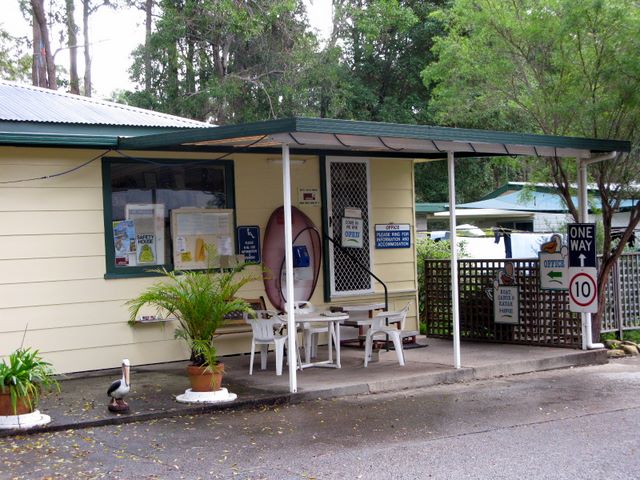 Christmas Cove Caravan Park - Laurieton: Reception and office