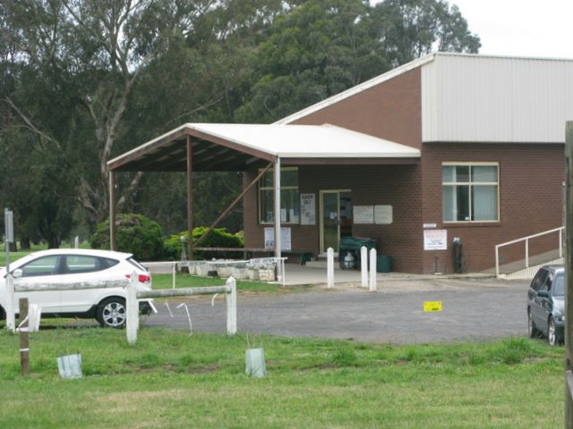 Maffra Golf Club RV Park - Maffra: Entrance to the Clubhouse where you pay your site fees.