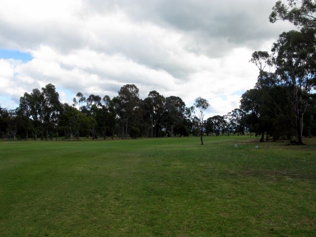 Maffra Golf Course Hole By Hole - Maffra: The fairway turns to the right on the way to the green.