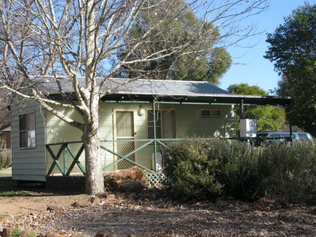 Manilla Rivergums Caravan Park - Manilla: Cottage accommodation, ideal for families, couples and singles 