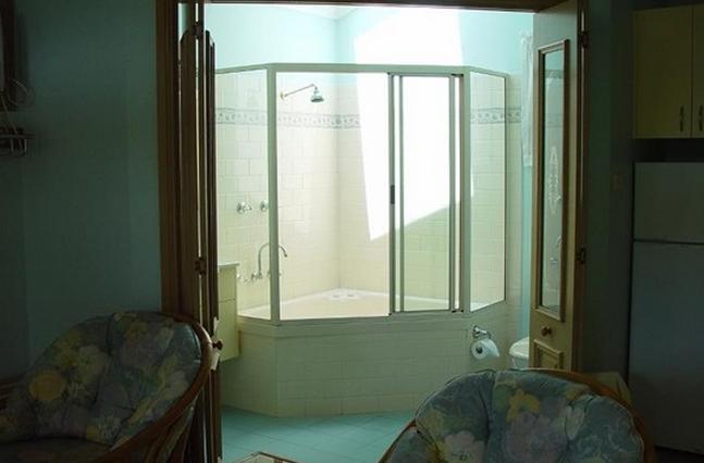 East's Ocean Shores Holiday Park - Manning Point: Bathroom