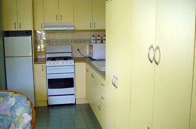 East's Ocean Shores Holiday Park - Manning Point: Kitchen in cabin