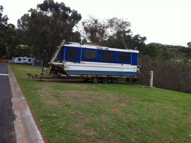 Mannum Riverside Caravan Park - Mannum: Caraboat