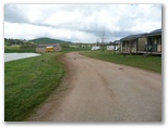 Mansfield Holiday Park - Mansfield: Gravel roads throughout the park