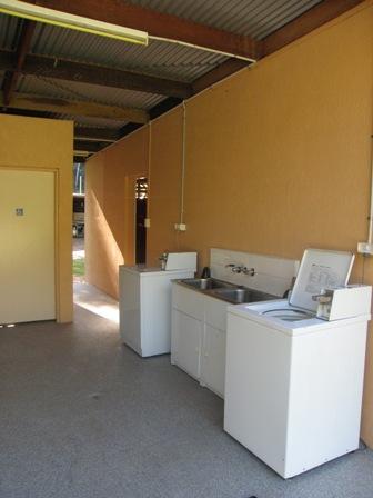 Cania Gorge Tourist Retreat - Monto: Interior of laundry 