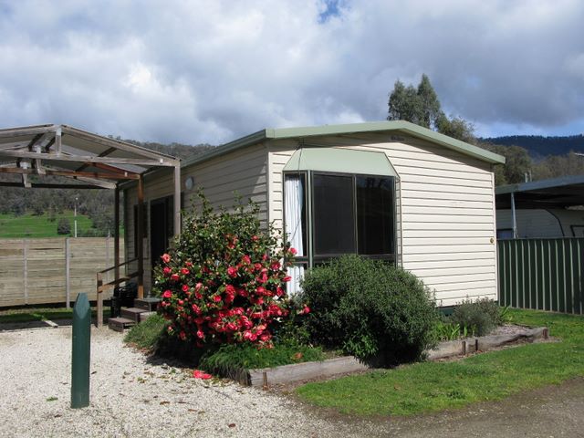 Mount Beauty Holiday Centre and Caravan Park - Mount Beauty: Cottage accommodation, ideal for families, couples and singles