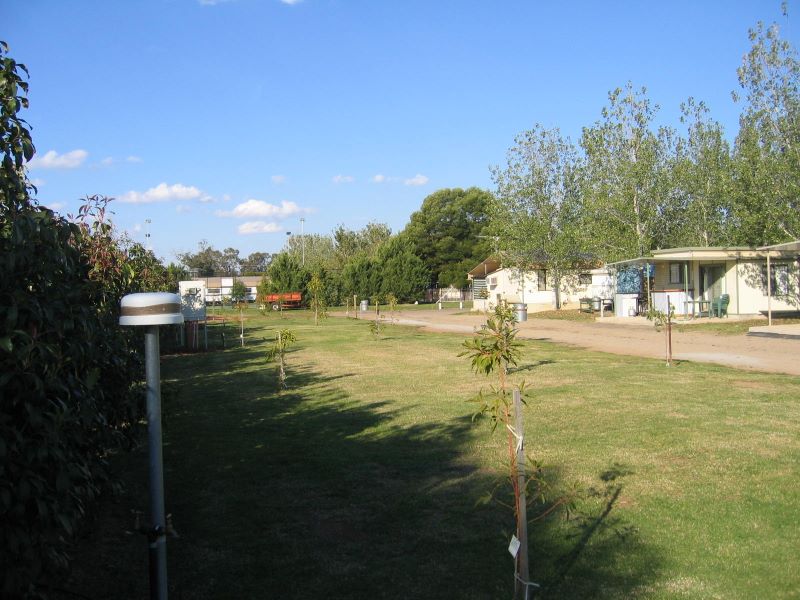 Sun Country Holiday Village - Mulwala: Powered sites for caravans