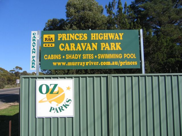 Princes Highway Caravan Park - Murray Bridge: Princes Highway Caravan Park welcome sign