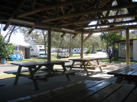 Active Holidays White Albatross - Nambucca Heads: Camp kitchen and BBQ area