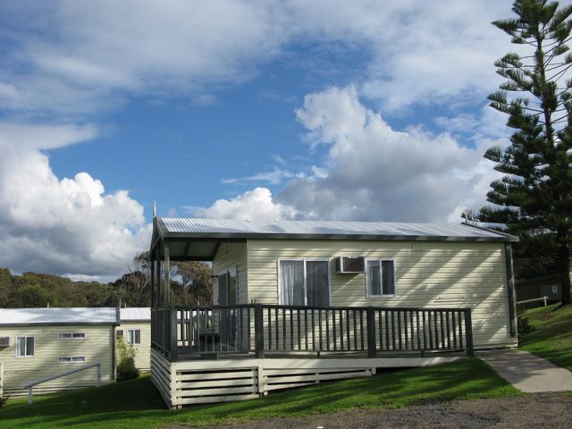 Surfbeach Holiday Park - Narooma: Cottage accommodation, ideal for families, couples and singles