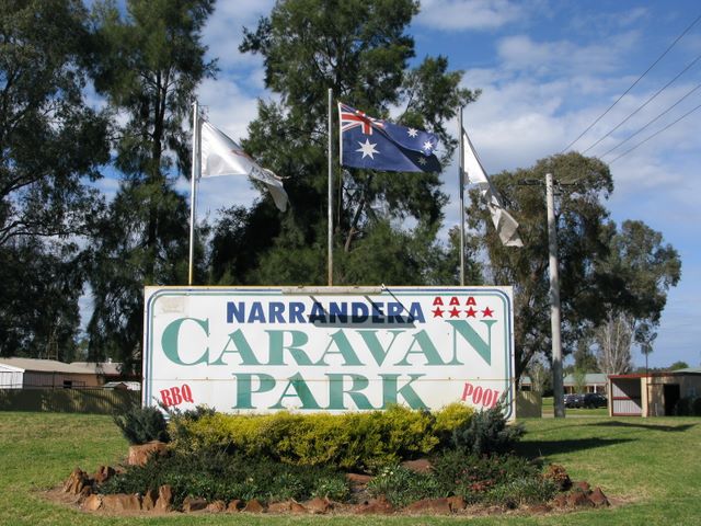 Narrandera Caravan Park - Narrandera: Narrandera Caravan Park welcome sign
