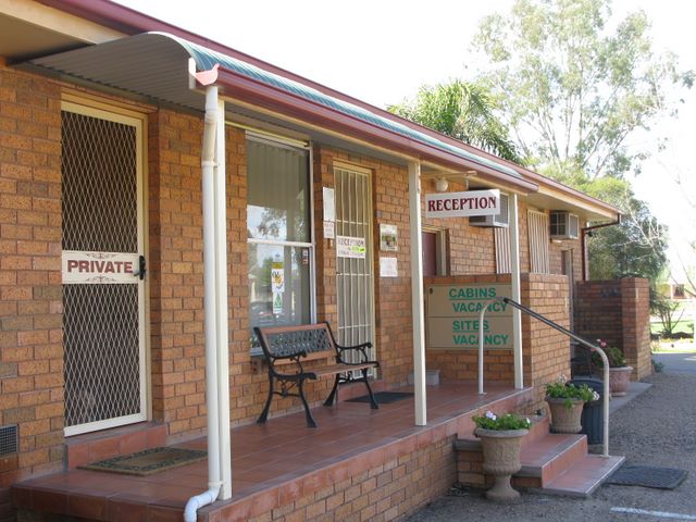 Narrandera Caravan Park - Narrandera: Reception and office