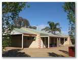 Narrandera Caravan Park - Narrandera: Cottage accommodation, ideal for families, couples and singles