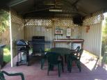 Narrandera Caravan Park - Narrandera: Camp Kitchen/BBQ
