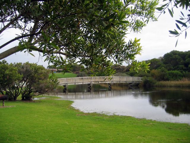 Narrawong Holiday Park - Narrawong: The park is situated beside a lovely river