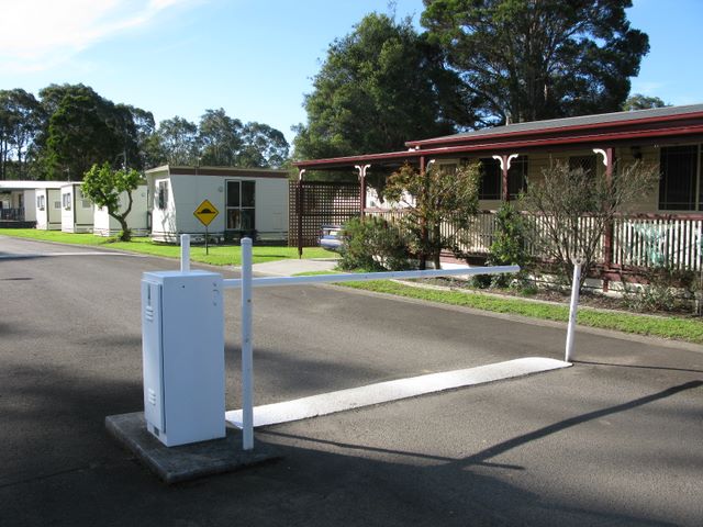 BIG4 Nowra Rest Point Garden Village - Nowra: Secure entrance and exit