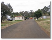 Oakridge Motel and Caravan Park - Oakey: Good paved roads throughout the park