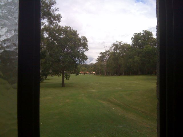 Parkwood International Golf Course - Parkwood, Gold Coast: Fairway view on Hole 6 from rest room window
