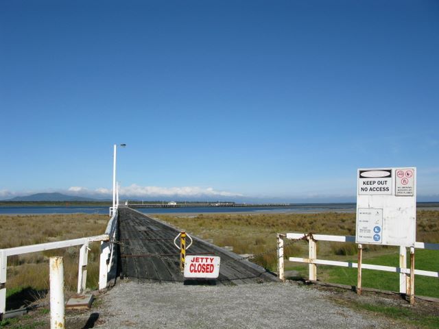 Long Jetty Caravan Park - Port Welshpool: This is the long jetty that the park is named after.