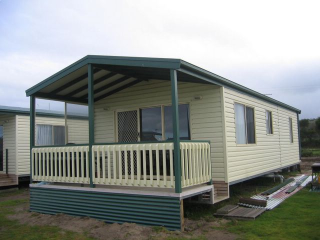 Henty Bay Beach Front Van & Cabin Park - Portland: Cottage accommodation ideal for families, couples and singles