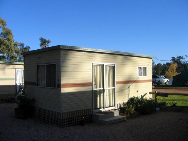Riverside Caravan Park - Robinvale: Cottage accommodation ideal for families, couples and singles