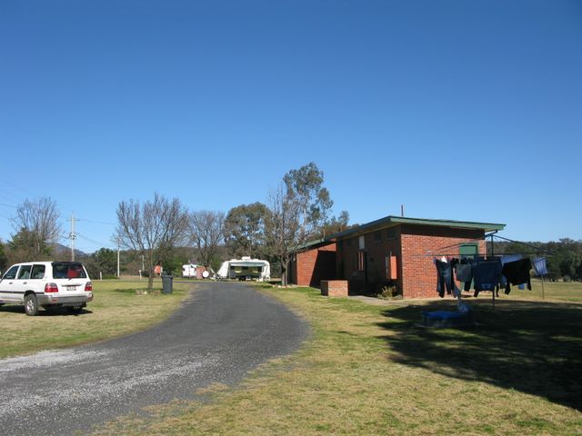 Rylstone Caravan Park - Rylstone: Sealed road within the park