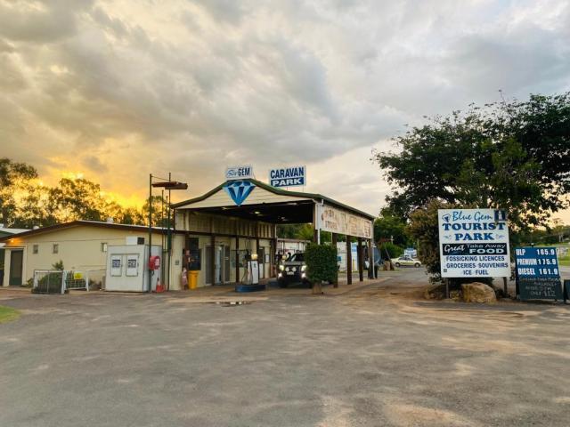 Blue Gem Caravan and Tourist Park - Sapphire:  Looking to enjoy a family holiday in Sapphire, Queensland? the Blue Gem Tourist Park is the best Caravan Park. 100% on what you want in a park: Clean, Friendly, Well Presented, and Value for Money.
