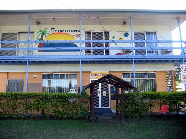Tropicana Caravan Park - Sarina: Office and shop