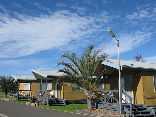 Shellharbour Beachside Tourist Park - Shellharbour: Cottage accommodation, ideal for families, couples and singles