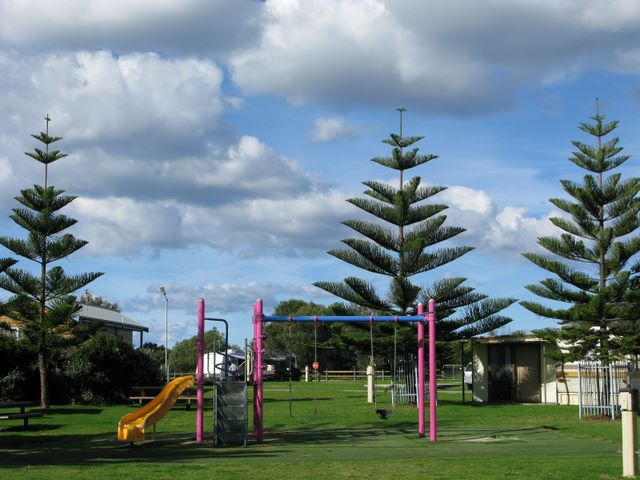 Shellharbour Beachside Tourist Park - Shellharbour: Playground for children.
