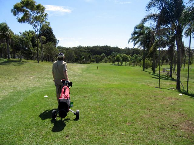 South West Rocks Golf Course - South West Rocks: Fairway view Hole 6 - fairway curves to the right with lake in the corner