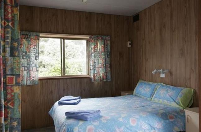 BIG4 St Helens Holiday Park - St Helens: Cabin bedroom