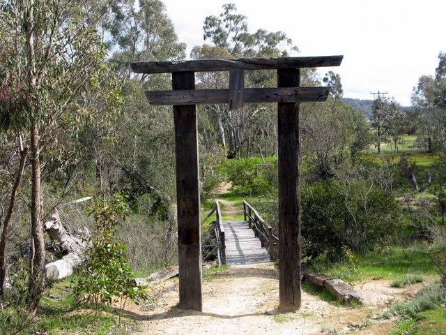 Stawell Park Caravan Park - Stawell: This bridge leads to open land owned by the park which is ideal for walking yourself and the dog