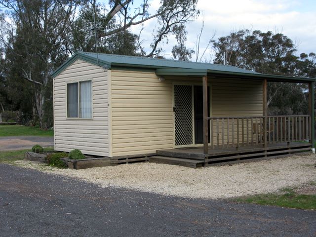 Grampians Gate Caravan Park - Stawell: Cottage accommodation, ideal for families, couples and singles