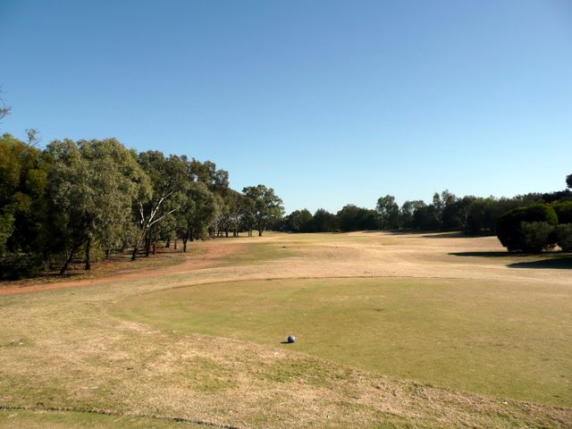Murray Downs Golf & Country Club - Swan Hill: Fairway view Hole 8