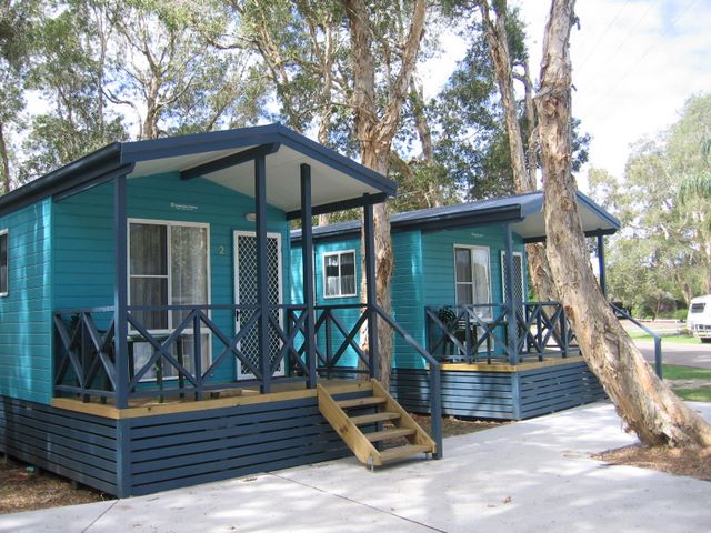 Swansea Gardens Lakeside Holiday Park - Swansea: Cottage accommodation ideal for families, couples and singles