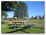 NRMA Sydney Lakeside Holiday Park - Narrabeen: Picnic area with view of powered sites