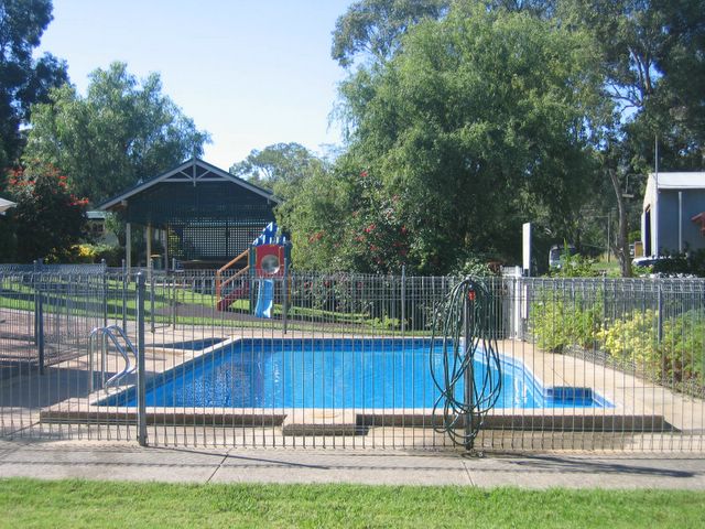 Sydney Getaway Holiday Park - Vineyard: Swimming pool