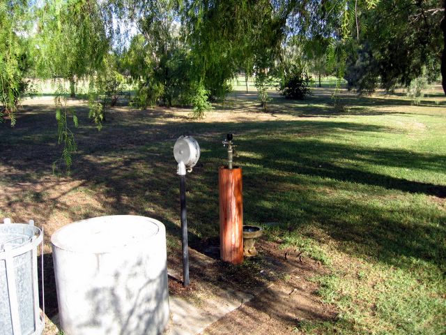 Tamworth Golf Course - Tamworth: Lots of watering stops on Tamworth Golf Course