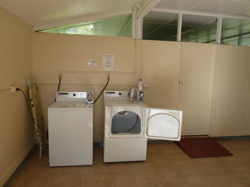 Tarraleah Highland Village and Holiday Park - Tarraleah: Single washing machine and dryer in laundry