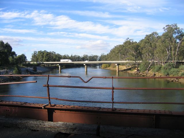 Tocumwal NSW - Tocumwal: Tocumwal NSW: Bridges over the Murray at Tocumwal